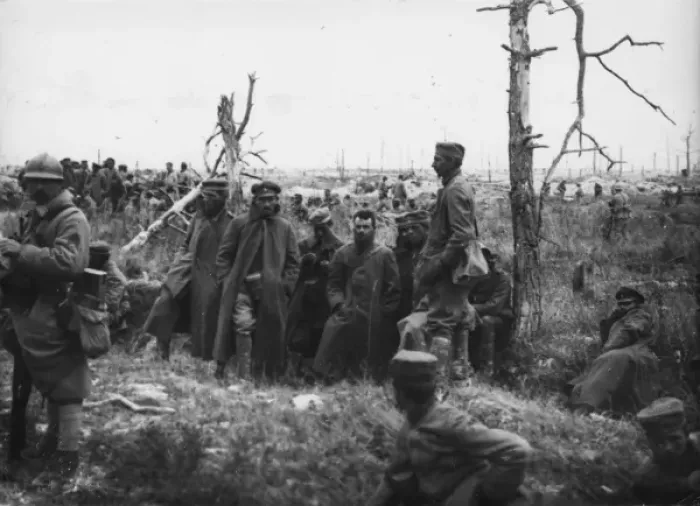 Framed Print : German prisoners in Champagne, France, WW1 Framed Print : German prisoners in Champagne, France, WW1