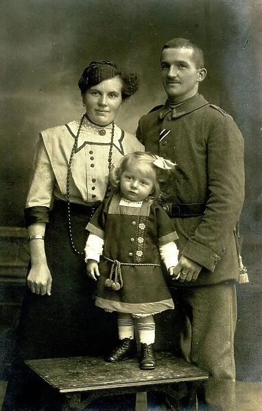 German soldier with his wife and daughter, WW1