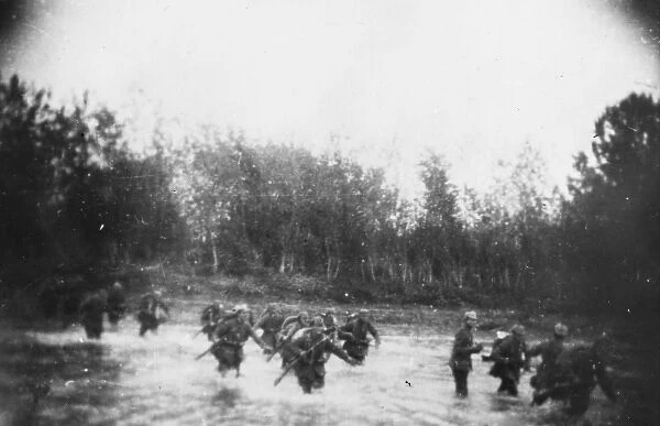 German soldiers crossing river WWI
