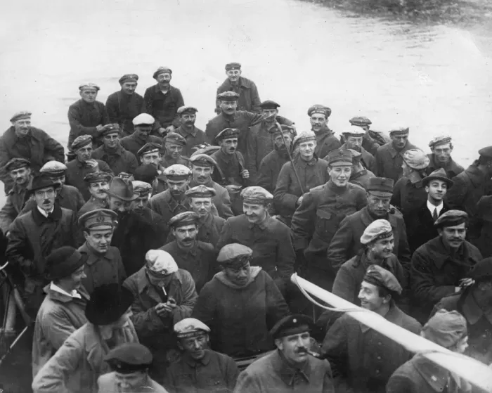 Framed Print : German soldiers fleeing to Holland by boat, WW1 Framed Print : German soldiers fleeing to Holland by boat, WW1