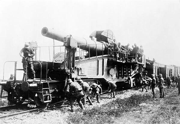 German soldiers with rail-mounted artillery, WW1