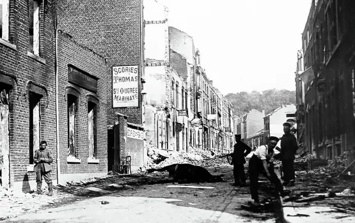 Framed Print : German troops looting in Vise, Belgium during WW1 Framed Print : German troops looting in Vise, Belgium during WW1