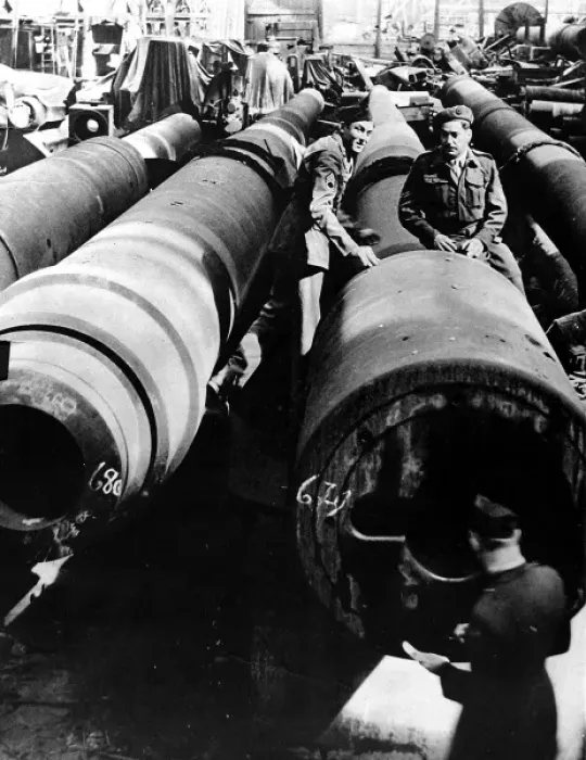 Framed Print : German Ultra-Heavy Artillery, Second World War, 1945 Framed Print : German Ultra-Heavy Artillery, Second World War, 1945