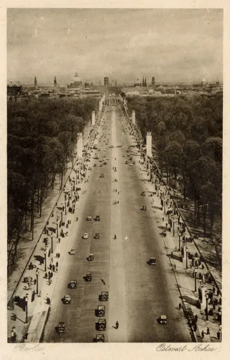 Framed Print : Germany, Berlin - Ost West-Achse Framed Print : Germany, Berlin - Ost West-Achse