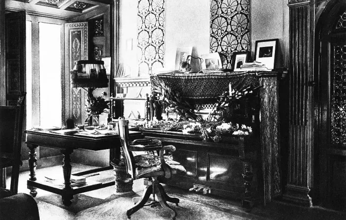 Framed Print : GIACOMO PUCCINI / STUDIO Framed Print : GIACOMO PUCCINI / STUDIO