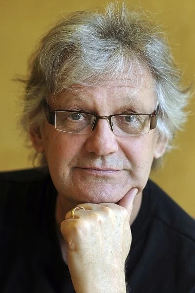 GILMOUR, David (1949). Canadian Writer and journalist