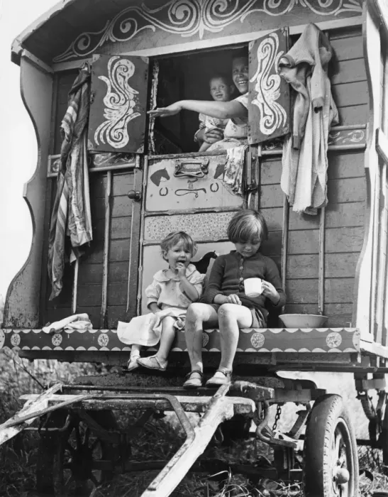 Framed Print : Gipsy Caravan 1973 Framed Print : Gipsy Caravan 1973