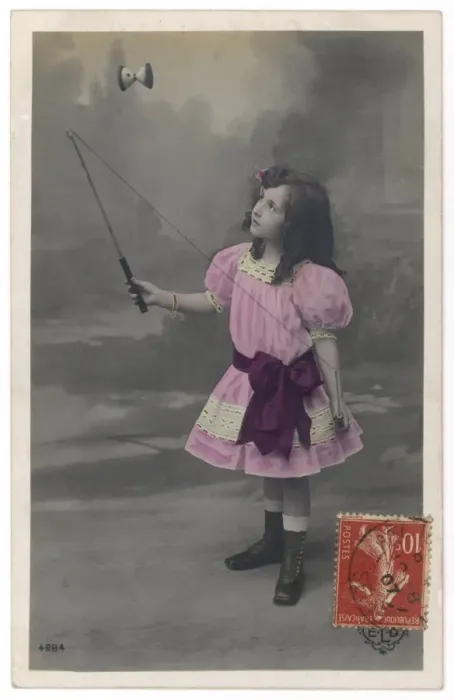 Framed Print : Girl Throws Diabolo Framed Print : Girl Throws Diabolo