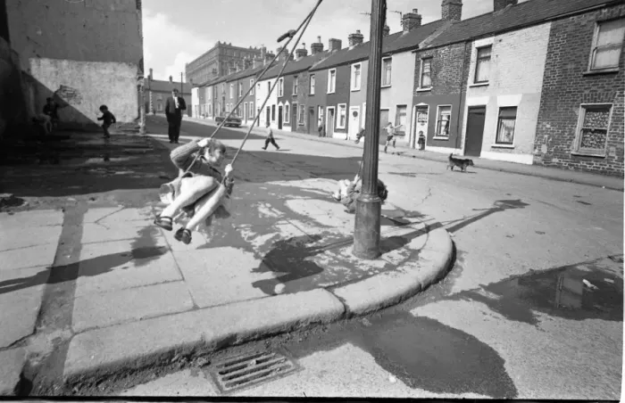 Framed Print : Girls playing in Milton Street, Belfast, Northern Ireland Framed Print : Girls playing in Milton Street, Belfast, Northern Ireland