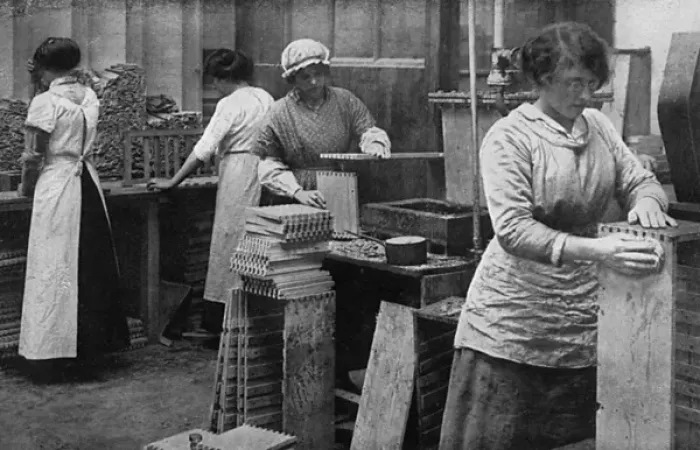 Framed Print : Girls at work making ammunition boxes, WW1 Framed Print : Girls at work making ammunition boxes, WW1