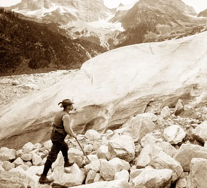Framed Print : Glacier - Mount Sir Donald - Canada early 1900s Framed Print : Glacier - Mount Sir Donald - Canada early 1900s