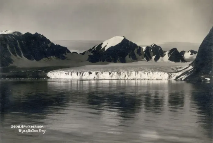 Framed Print : Glacier of Spitsbergen (Spitzbergen), Magdalen Bay Framed Print : Glacier of Spitsbergen (Spitzbergen), Magdalen Bay