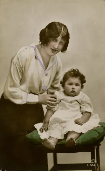 Framed Print : Gladys Cooper with one of her children Framed Print : Gladys Cooper with one of her children