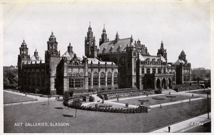 Framed Print : Glasgow, Scotland - The Kelvingrove Art Gallery and Museum Framed Print : Glasgow, Scotland - The Kelvingrove Art Gallery and Museum