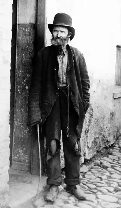Framed Print : A Glasgow tramp or worthie, Victorian period Framed Print : A Glasgow tramp or worthie, Victorian period