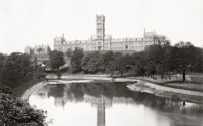 Framed Print : Glasgow University