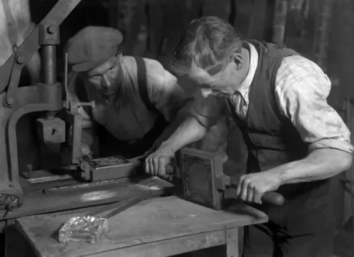 Framed Print : Glassmaking - Moulding Framed Print : Glassmaking - Moulding