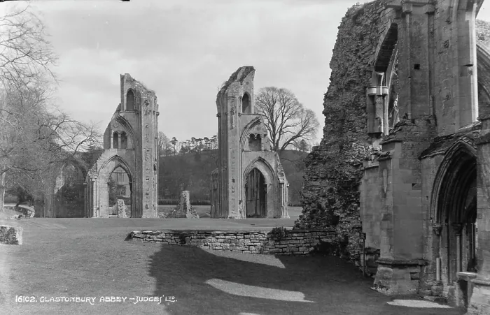 Framed Print : Glastonbury Abbey Ruins Framed Print : Glastonbury Abbey Ruins