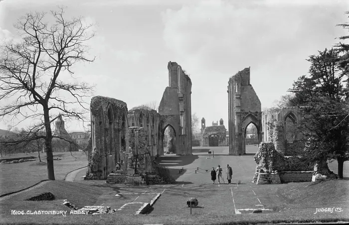 Framed Print : Glastonbury Abbey Ruins Framed Print : Glastonbury Abbey Ruins