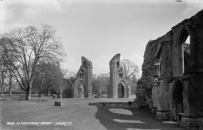 Framed Print : Glastonbury Abbey Ruins Framed Print : Glastonbury Abbey Ruins