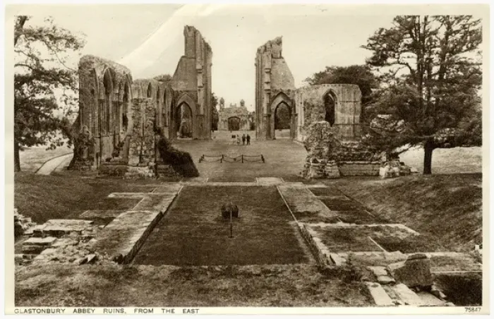 Framed Print : Glastonbury, Somerset - Abbey Ruins from the East Framed Print : Glastonbury, Somerset - Abbey Ruins from the East