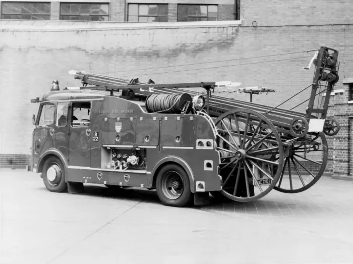 Framed Print : GLC-LFB - Dual purpose pump-escape fire engine Framed Print : GLC-LFB - Dual purpose pump-escape fire engine