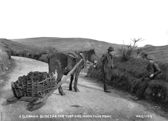 Framed Print : A Glenaan Slidecar for Turf and Mountain Pony Framed Print : A Glenaan Slidecar for Turf and Mountain Pony