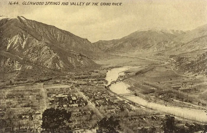 Framed Print : Glenwood Springs, Valley of the Grand River, Colorado, USA Framed Print : Glenwood Springs, Valley of the Grand River, Colorado, USA