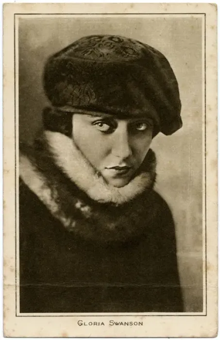 Framed Print : Gloria Swanson Framed Print : Gloria Swanson