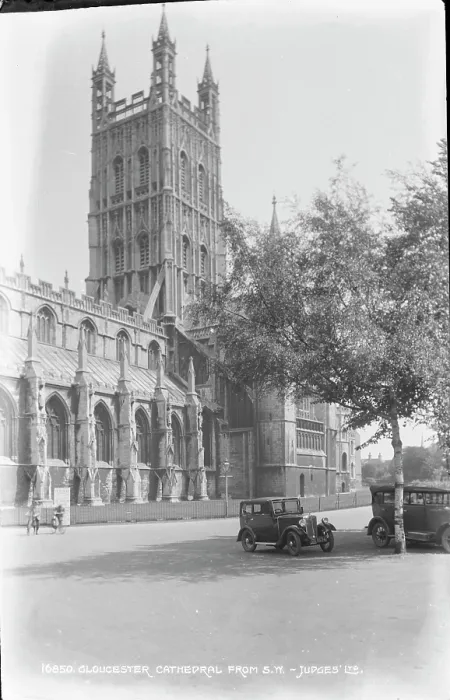 Framed Print : Gloucester Cathedral from the South West Framed Print : Gloucester Cathedral from the South West