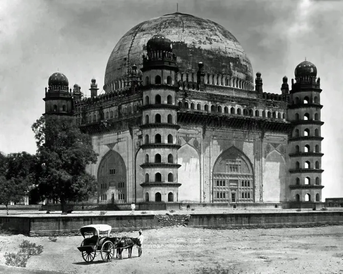 Framed Print : Gol Gumbaz, Bijapur, Karnataka, India Framed Print : Gol Gumbaz, Bijapur, Karnataka, India