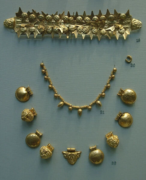 Gold etruscan jewelry. 400-350 BC