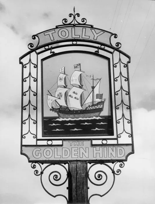 Framed Print : The Golden Hind inn sign, at Cambridge, Cambridgeshire, England Framed Print : The Golden Hind inn sign, at Cambridge, Cambridgeshire, England