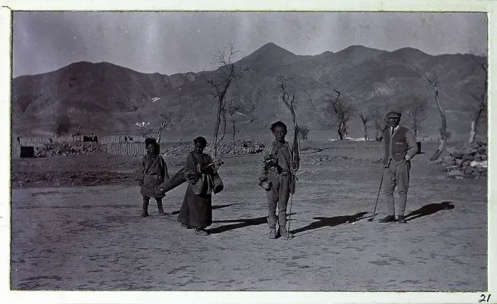 Framed Print : Golfing at Gyantse, from a fascinating album which reveals new details on a little-known campaign in which a British military force brushed aside Tibetan defences to capture Lhasa, in 1904 Framed Print : Golfing at Gyantse, from a fascinating album which reveals new details on a little-known campaign in which a British military force brushed aside Tibetan defences to capture Lhasa, in 1904