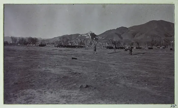 Framed Print : Golfing at Gyantse, from a fascinating album which reveals new details on a little-known campaign in which a British military force brushed aside Tibetan defences to capture Lhasa, in 1904 Framed Print : Golfing at Gyantse, from a fascinating album which reveals new details on a little-known campaign in which a British military force brushed aside Tibetan defences to capture Lhasa, in 1904