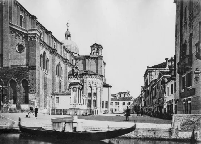 Framed Print : Gondola, canal bank and city architecture, Venice Italy Framed Print : Gondola, canal bank and city architecture, Venice Italy