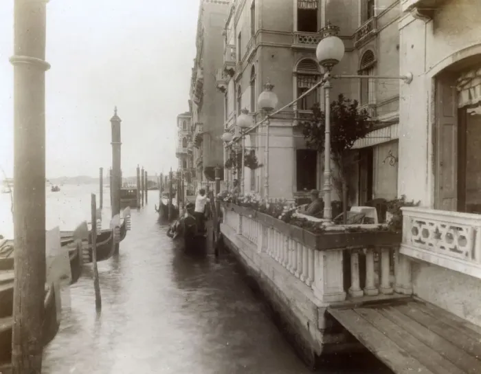Framed Print : Gondolas waiting for passengers, Venice, Italy Framed Print : Gondolas waiting for passengers, Venice, Italy