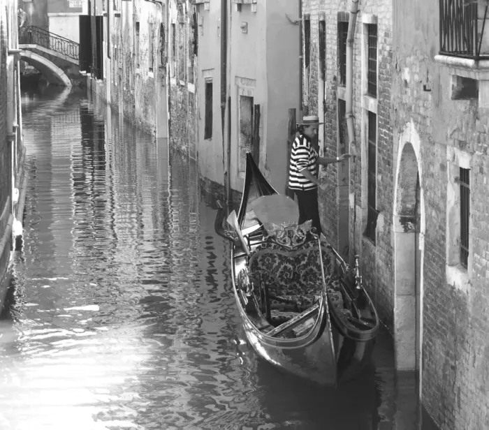 Framed Print : Gondolier in Venice, Italy Framed Print : Gondolier in Venice, Italy