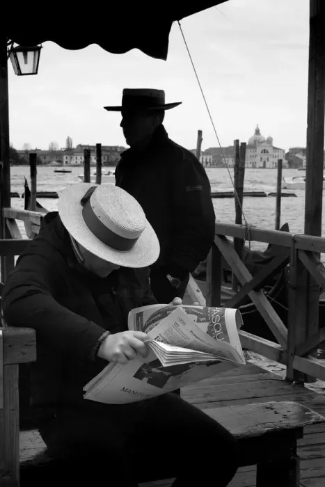 Framed Print : Two gondoliers wait for tourist clients at St Marks, Venice Framed Print : Two gondoliers wait for tourist clients at St Marks, Venice