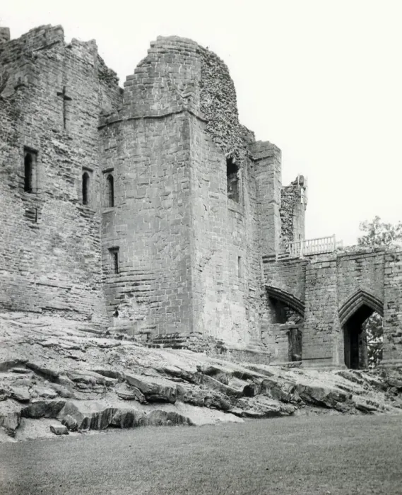 Framed Print : Goodrich Castle, Herefordshire Framed Print : Goodrich Castle, Herefordshire