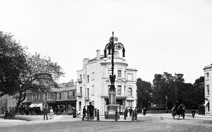 Framed Print : Gordon Lamp, Cheltenham early 1900's Framed Print : Gordon Lamp, Cheltenham early 1900's