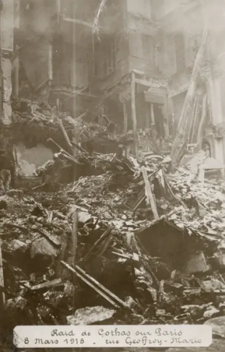Framed Print : Gotha bombing raid on Paris Framed Print : Gotha bombing raid on Paris