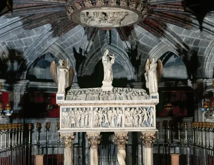 Framed Print : Gothic art. Sepulchre of Santa Eulalia. Crypt of the Cathe Framed Print : Gothic art. Sepulchre of Santa Eulalia. Crypt of the Cathe