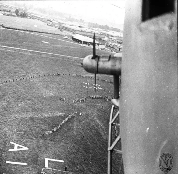 Framed Print : The Graf Zeppelin LZ 127 landing at Hanworth Aero Park Framed Print : The Graf Zeppelin LZ 127 landing at Hanworth Aero Park