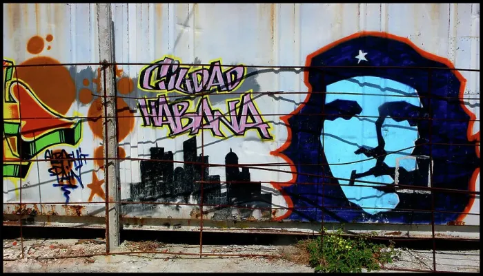 Framed Print : Graffiti and Che Guevara painting, Havana, Cuba Framed Print : Graffiti and Che Guevara painting, Havana, Cuba