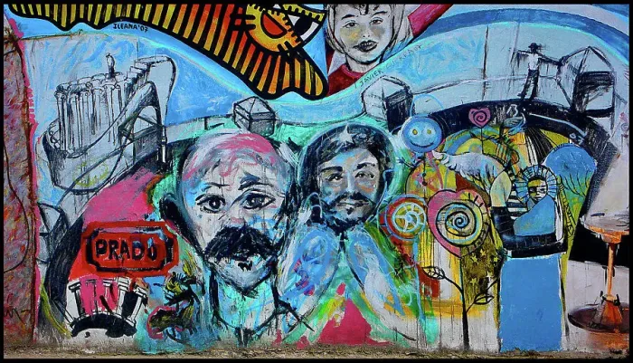 Framed Print : Graffiti Havana, Cuba Framed Print : Graffiti Havana, Cuba
