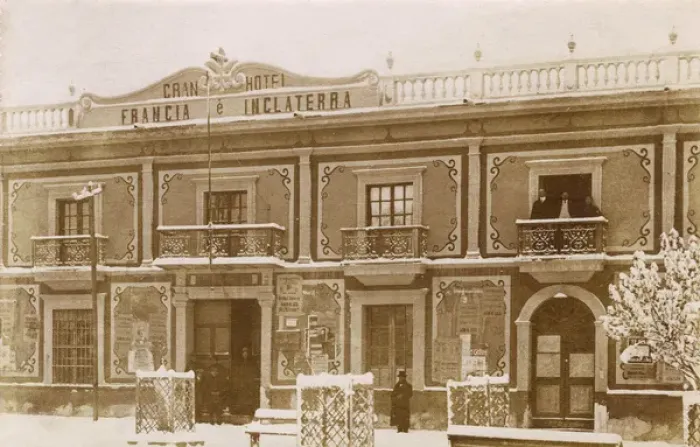 Framed Print : Gran Hotel Francia e Inglaterra, Oruro, Bolivia Framed Print : Gran Hotel Francia e Inglaterra, Oruro, Bolivia