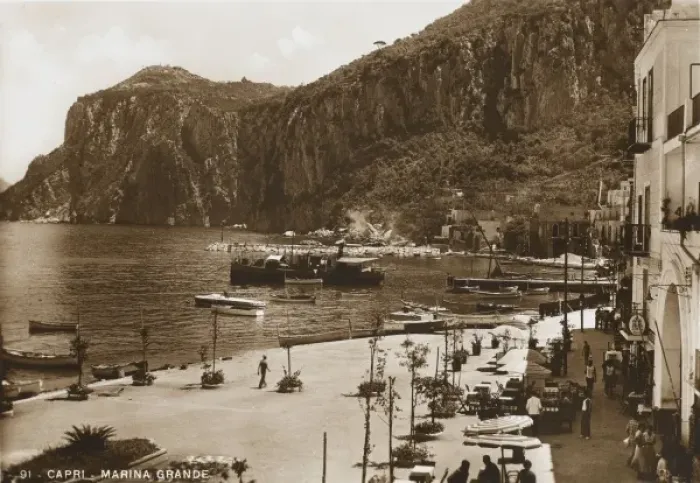 Framed Print : Grand Harbour  /  Marina - Island of Capri
