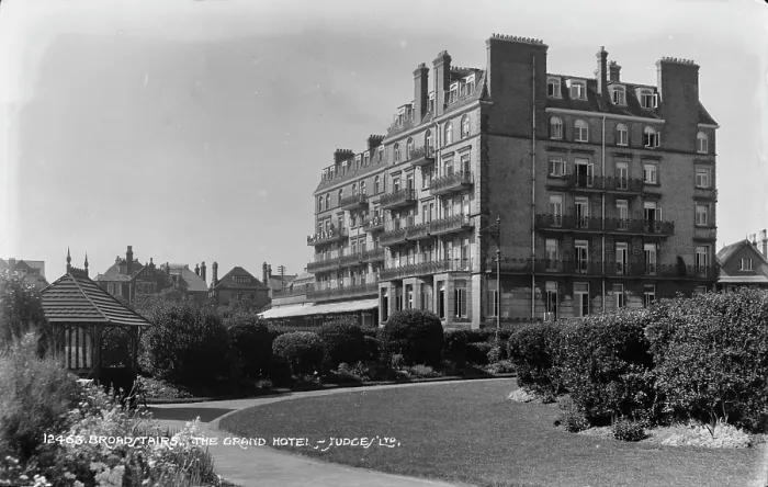 Framed Print : The Grand Hotel, Broadstairs Framed Print : The Grand Hotel, Broadstairs