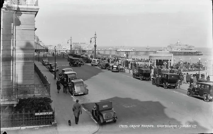 Framed Print : Grand Parade, Eastbourne Framed Print : Grand Parade, Eastbourne